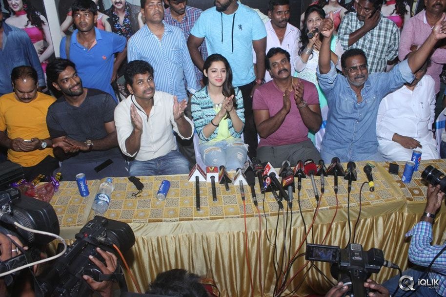 Eedu-Gold-Ehe-Movie-Team-At-CMR-Mall-In-Vizag